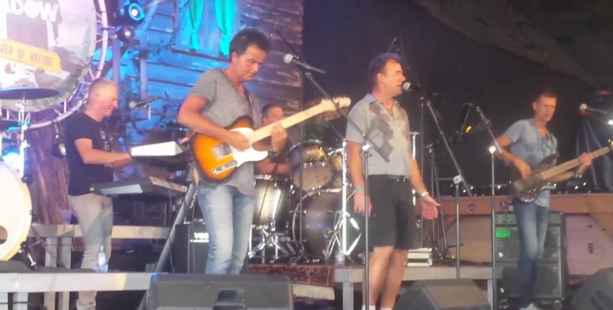 De Jachthoorn: Muziek op zondag! Fake Grass