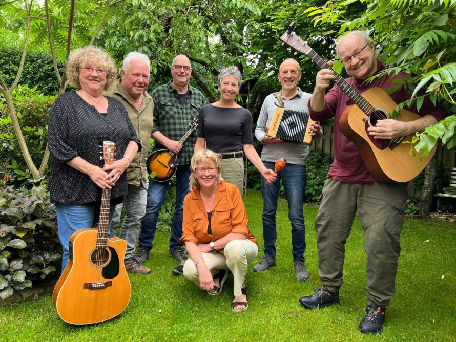 zondagmiddag 1 juni van 15 00 tot 18 00 uur weer live muziek in de jachthoorn